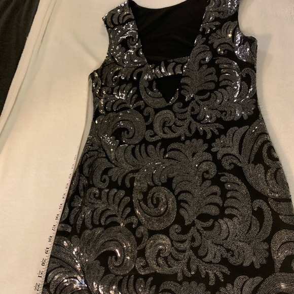 LeChateau sleeveless sequin holiday dress/tunic. - Picture 9 of 10